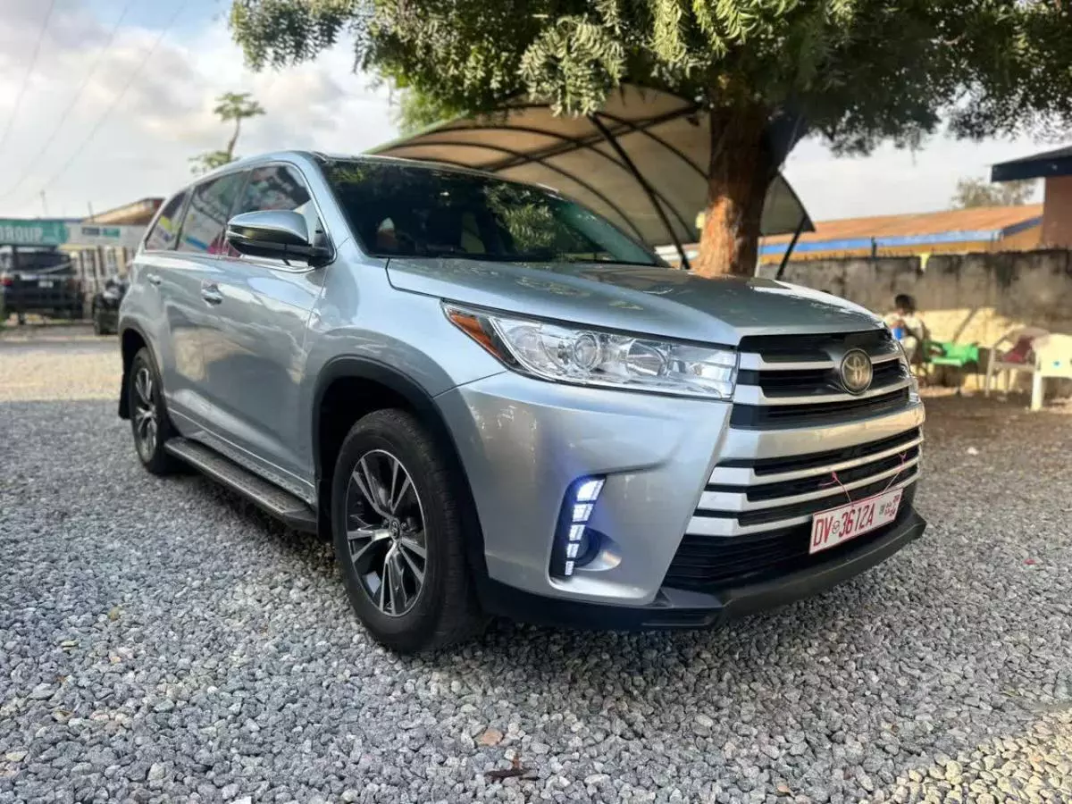 Toyota Highlander   - 2017