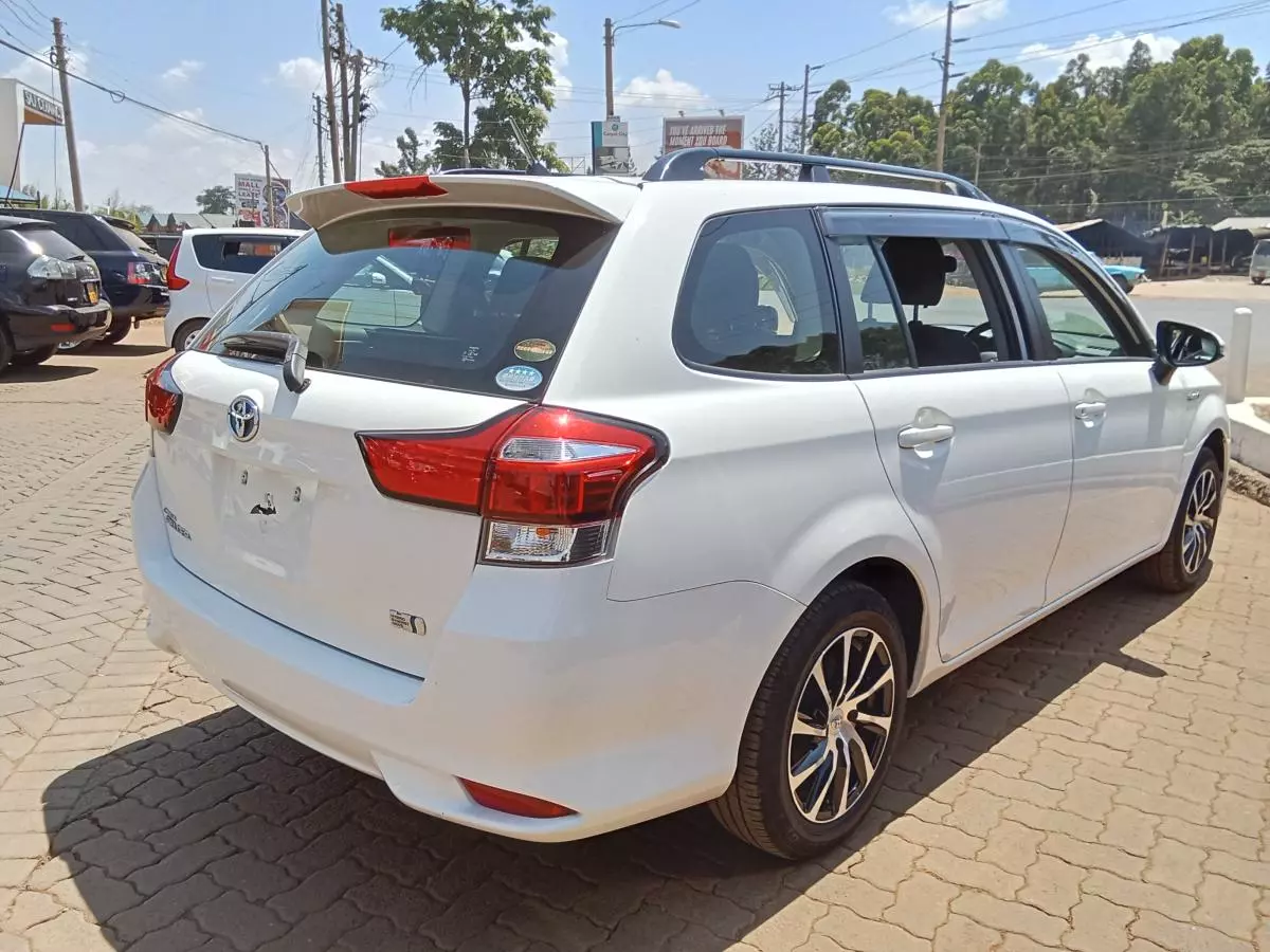 Toyota Fielder hybrid    - 2017