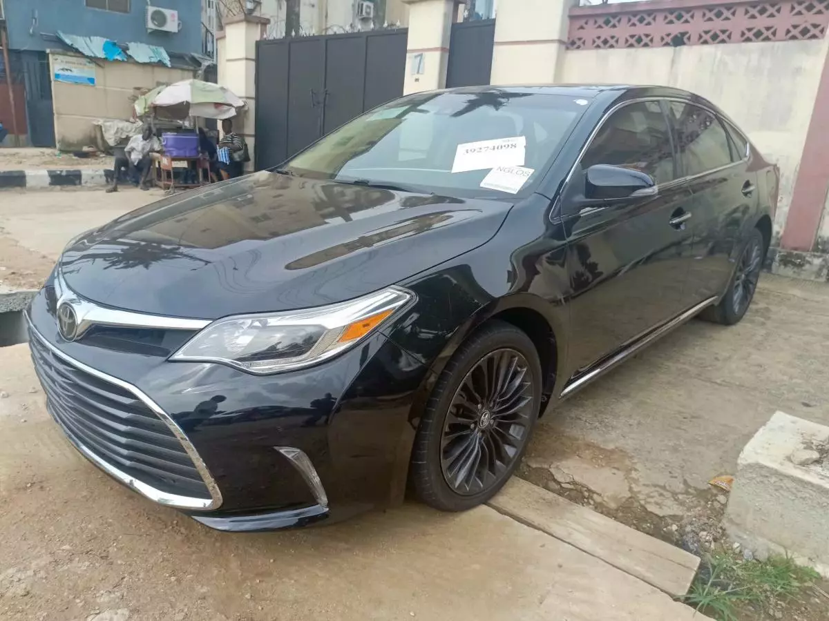 Toyota Avalon   - 2016