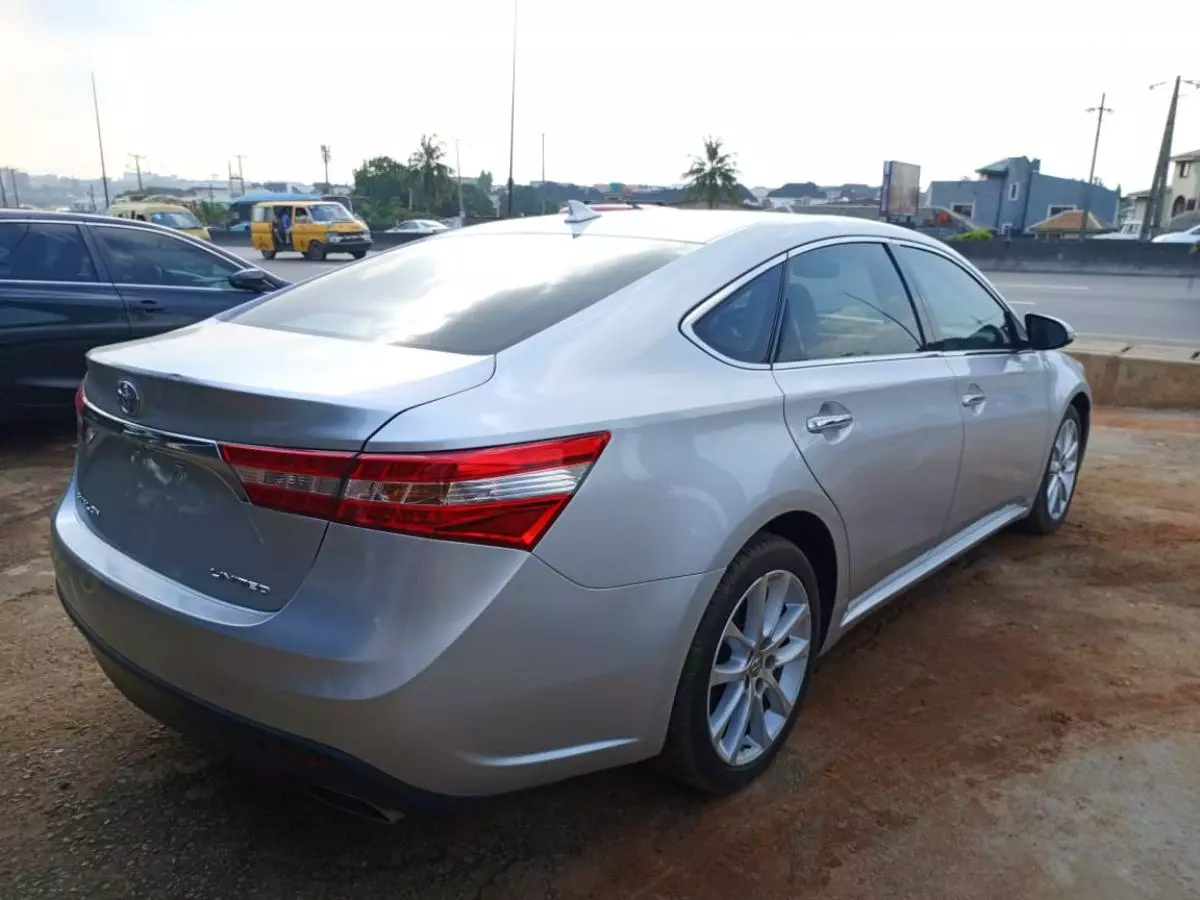 Toyota Avalon   - 2013