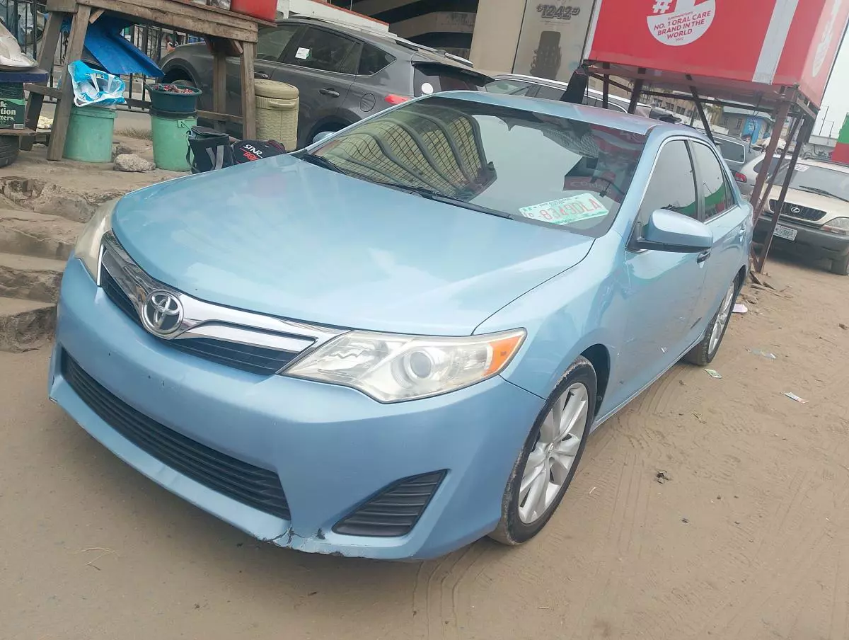 Toyota Camry   - 2014