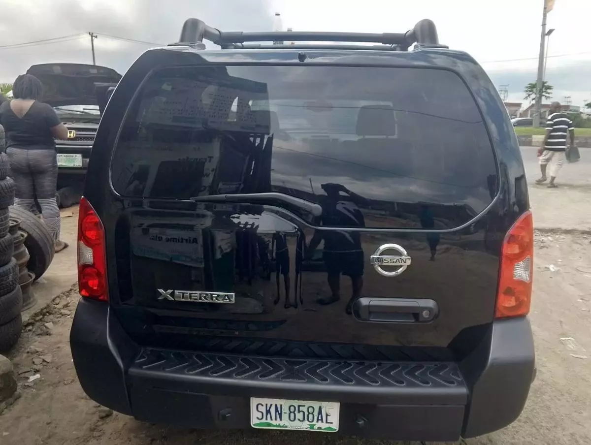 Nissan Xterra   - 2005