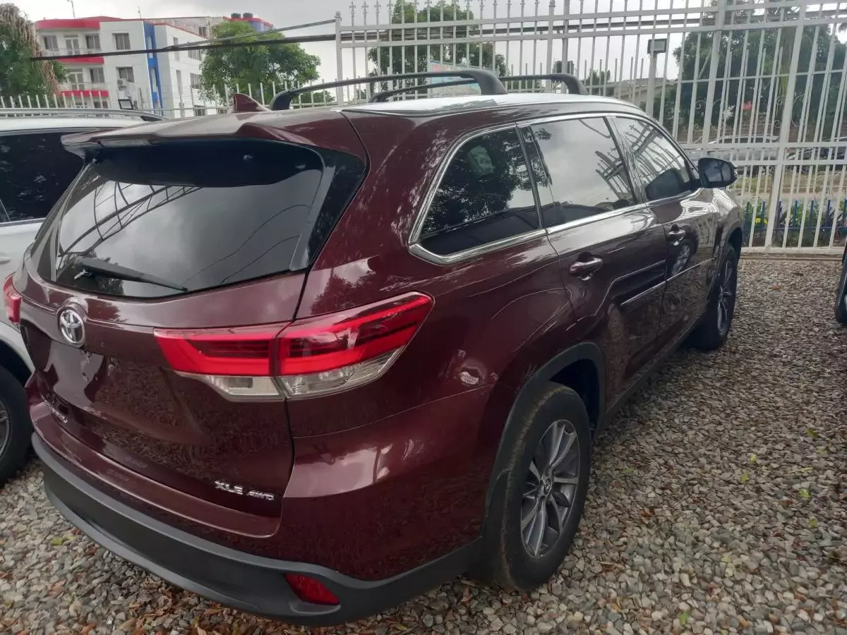 Toyota Highlander   - 2019