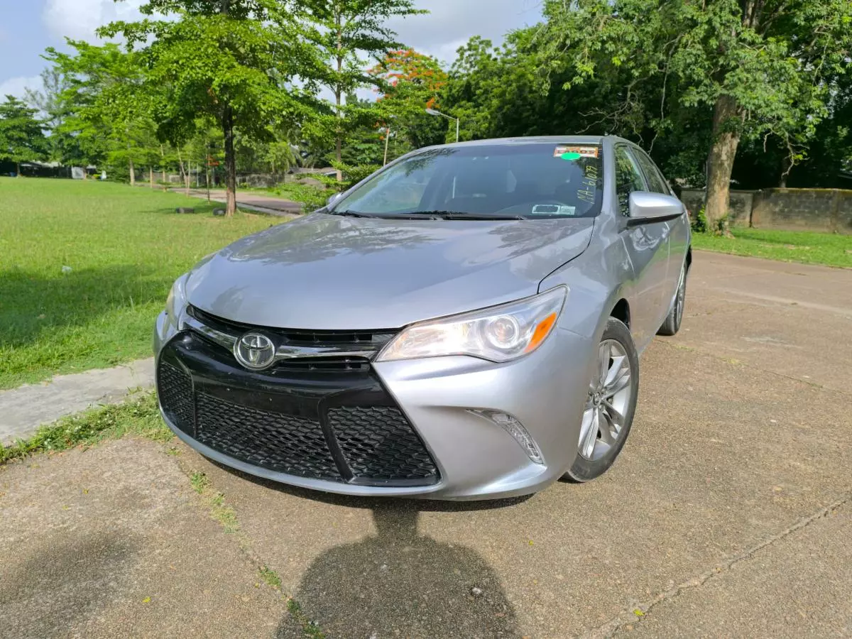 Toyota Camry   - 2016