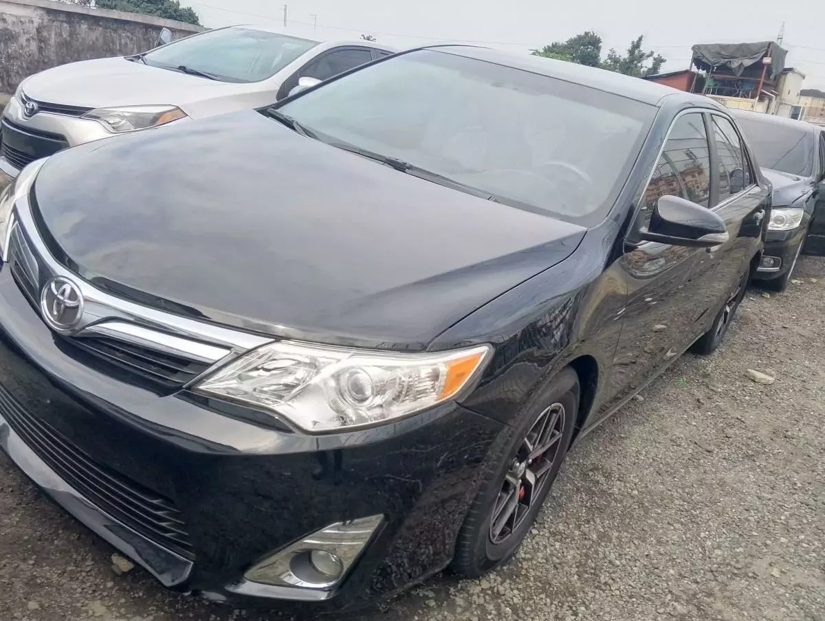 Toyota Camry   - 2013