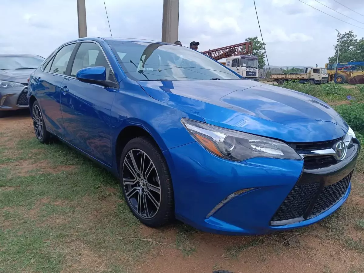 Toyota Camry   - 2016