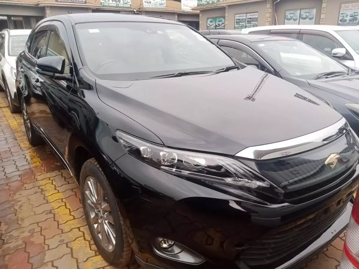 Toyota Harrier   - 2016