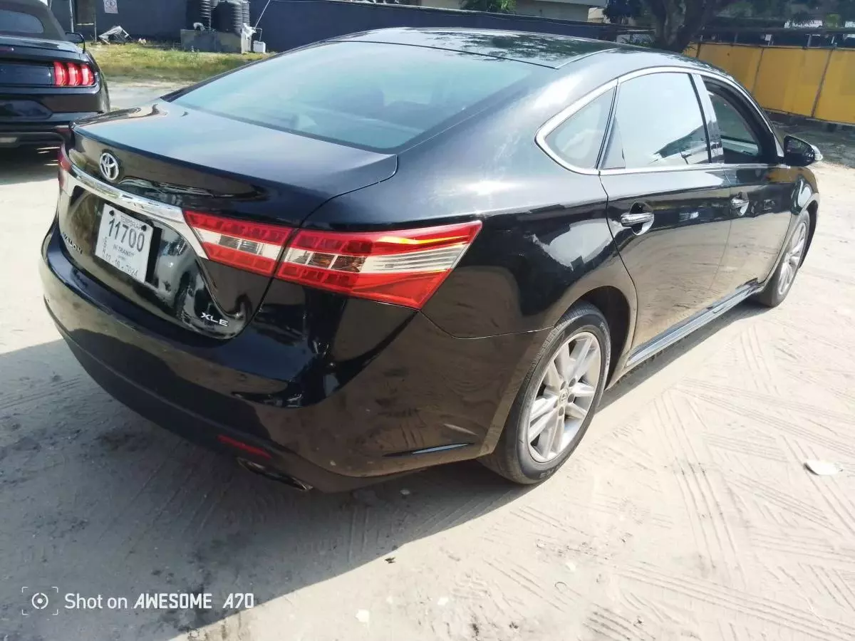 Toyota Avalon   - 2013