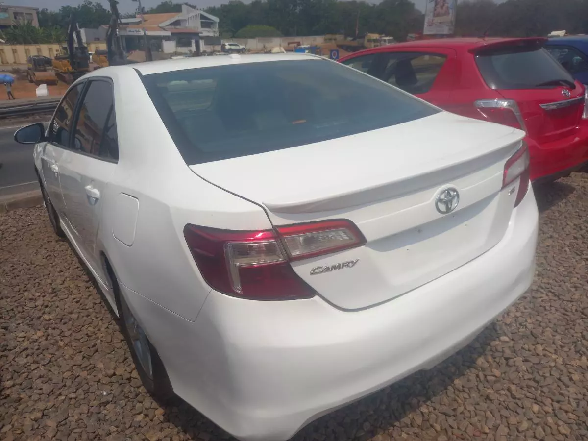 Toyota Camry   - 2014