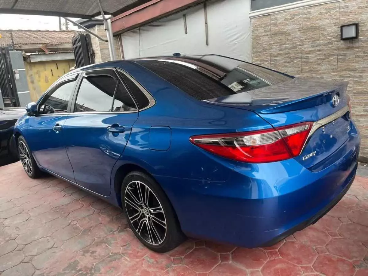 Toyota Camry   - 2016