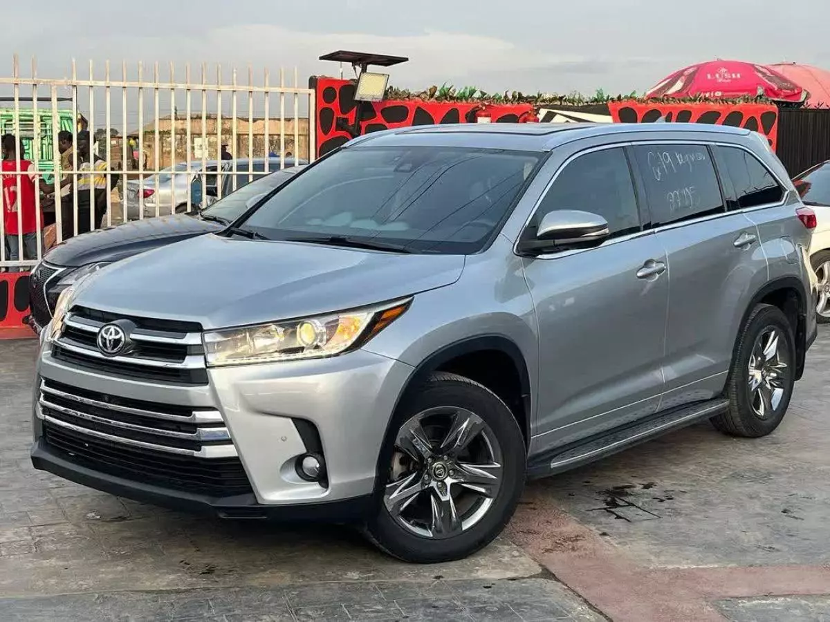 Toyota Highlander   - 2017