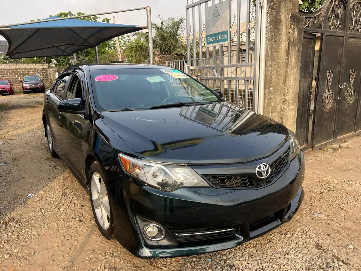 Toyota Camry   - 2012