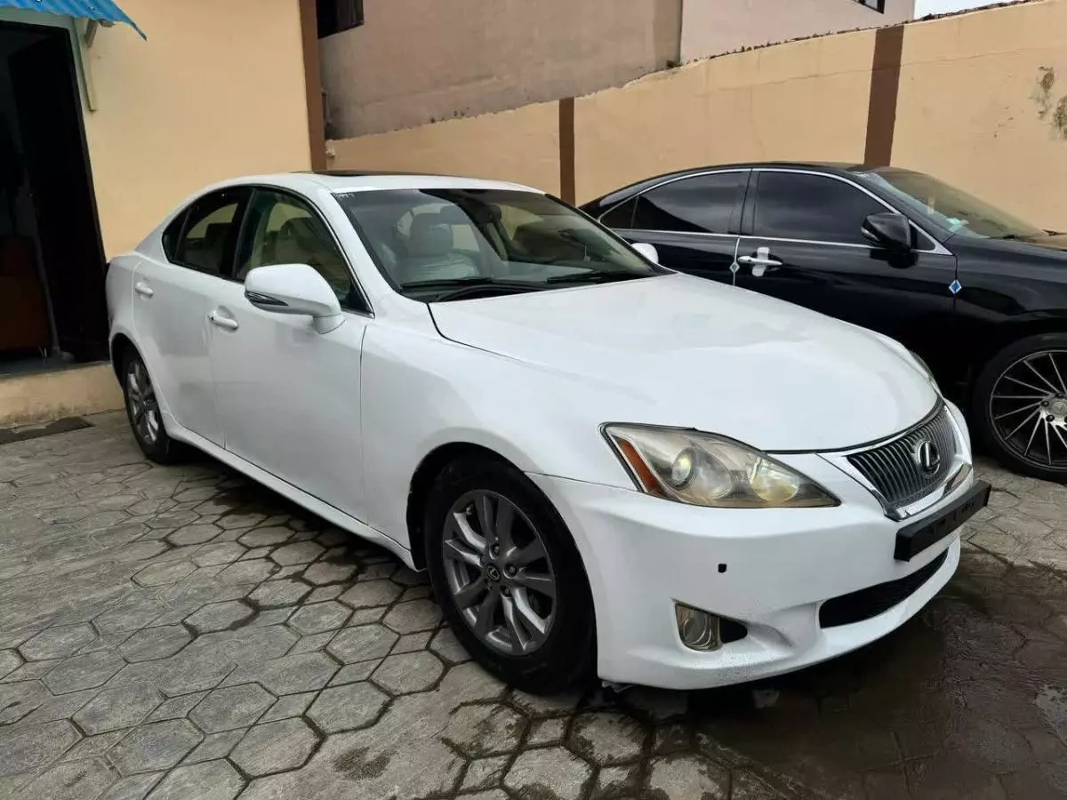 Lexus IS 250   - 2010