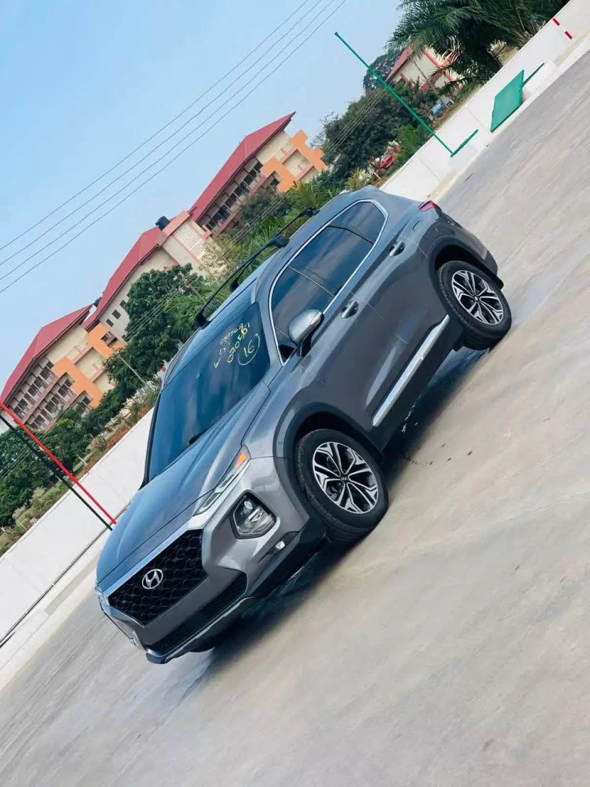 Hyundai Santa Fe   - 2019