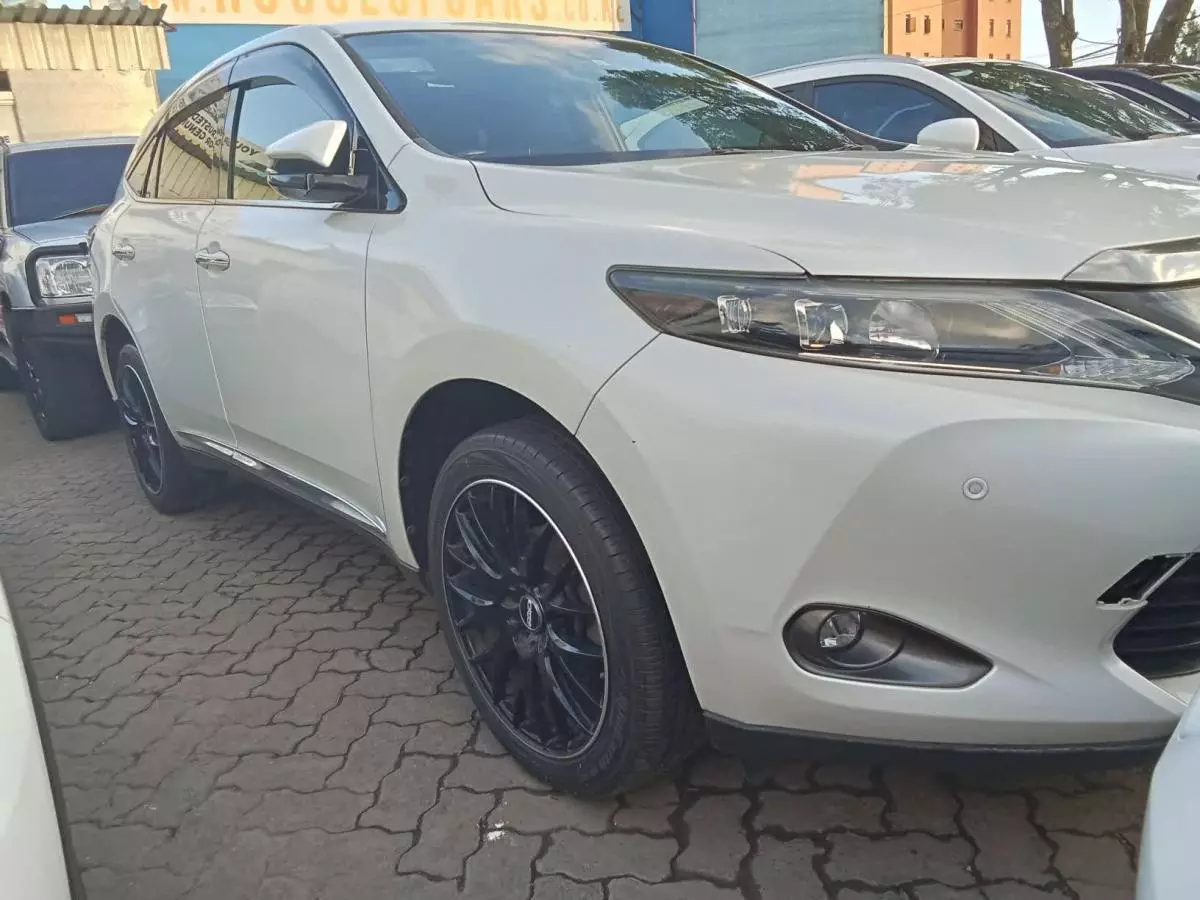 Toyota Harrier   - 2016