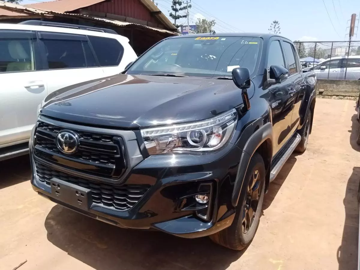 Toyota Hilux   - 2019