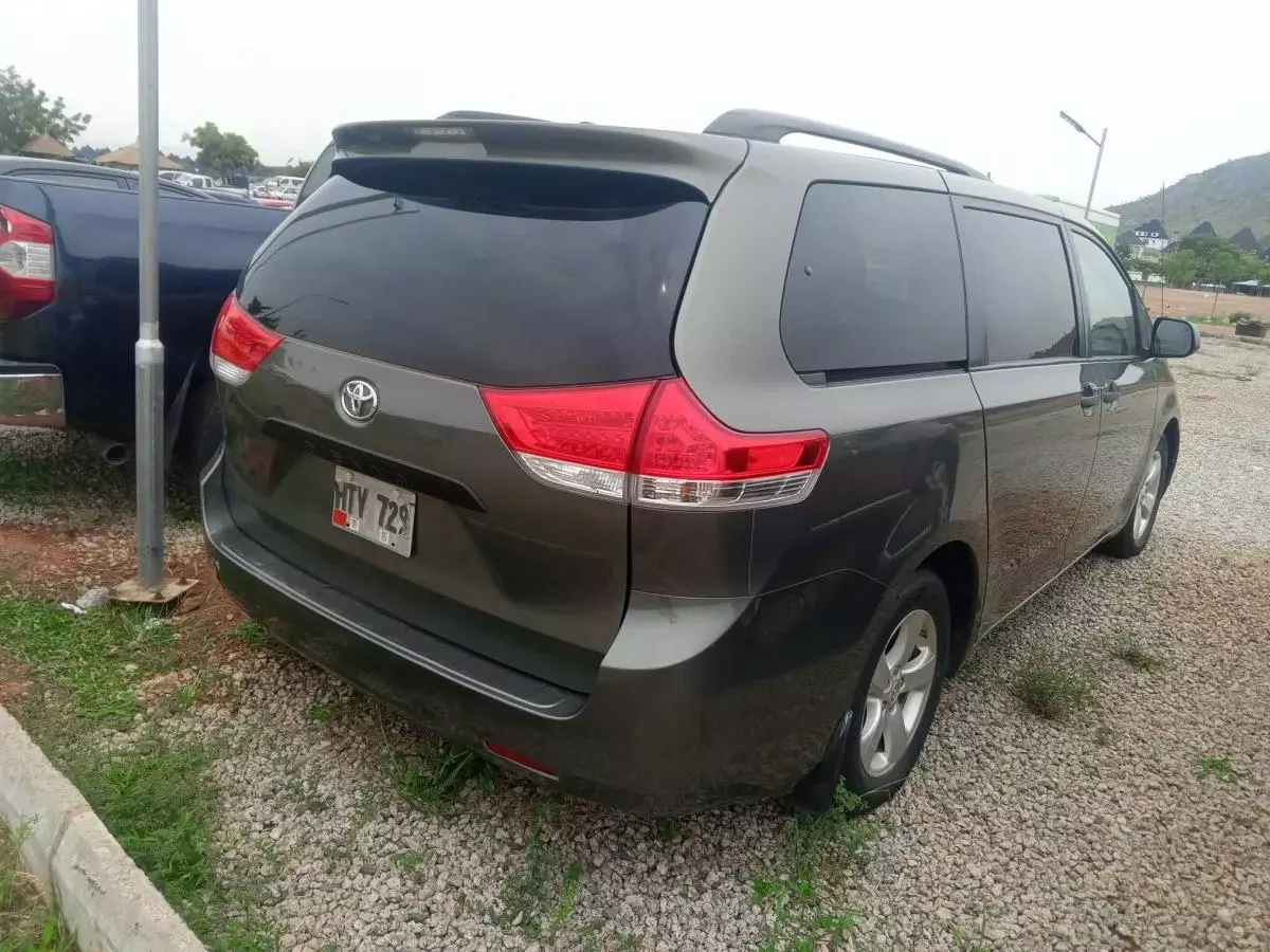 Toyota Sienna   - 2012