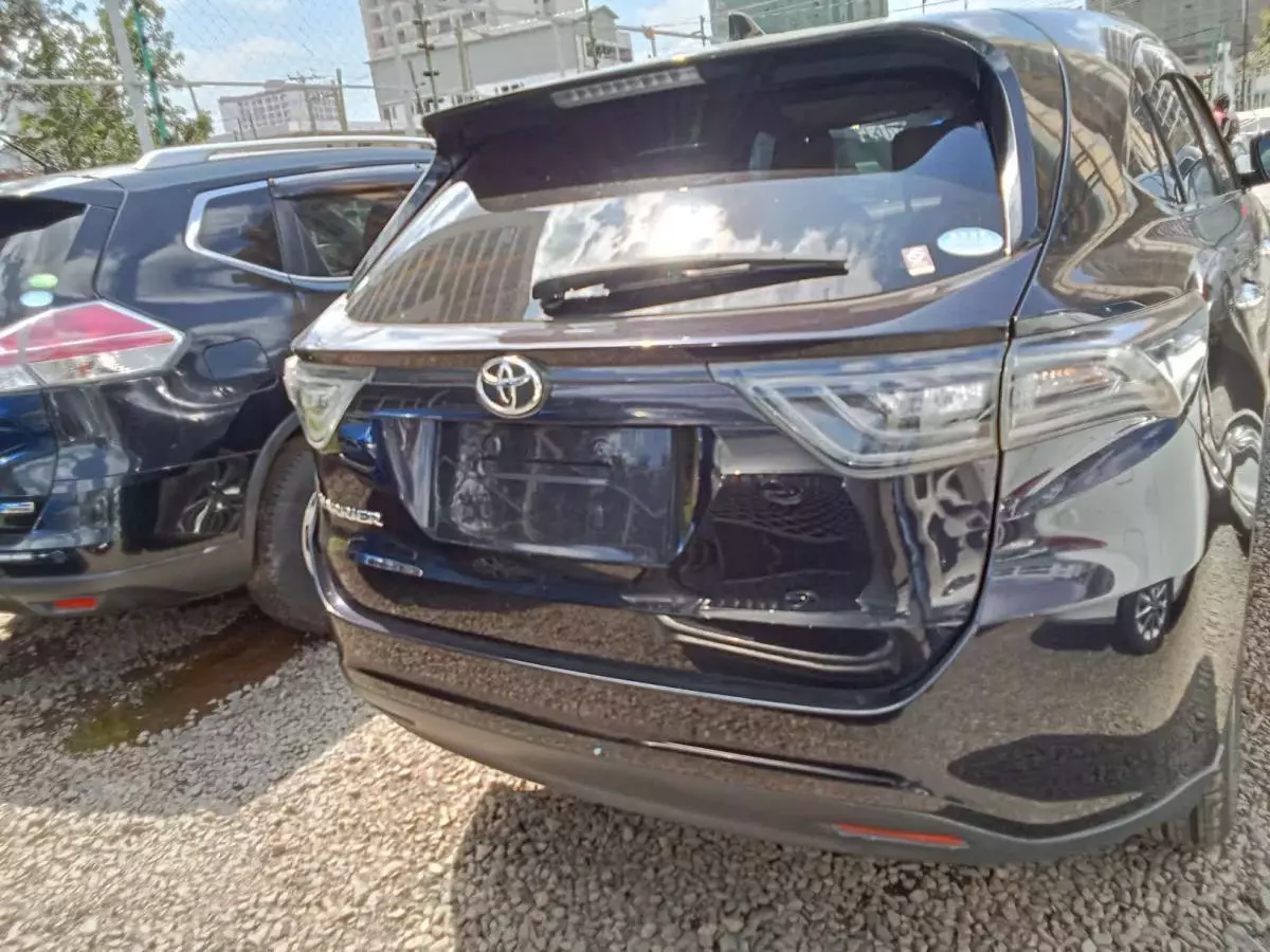 Toyota Harrier   - 2016