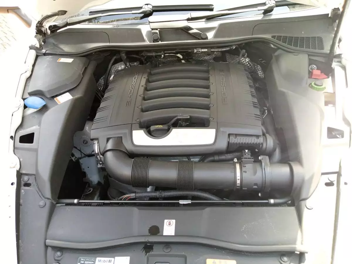 Porsche Cayenne - 2014