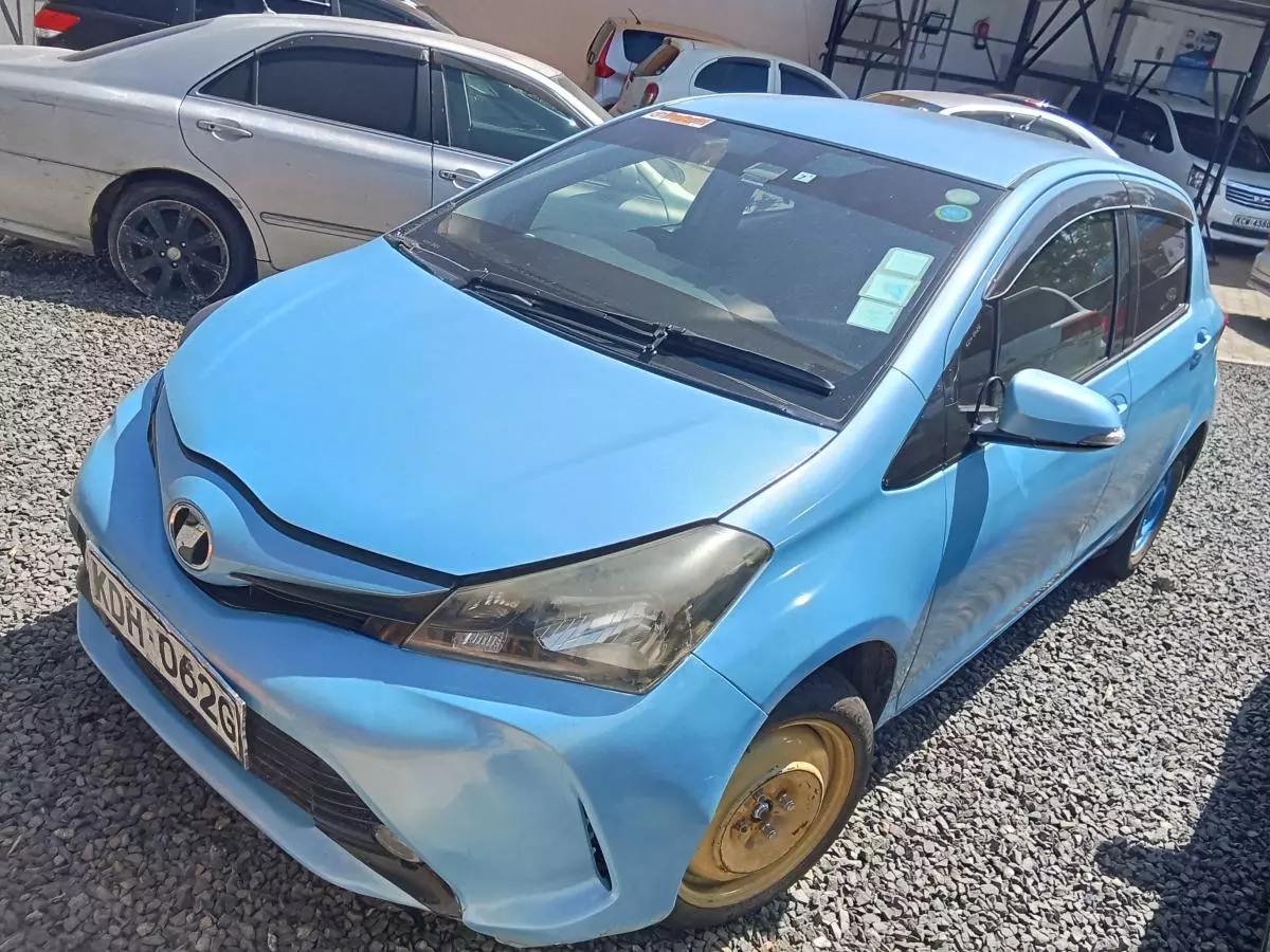 Toyota Vitz   - 2015