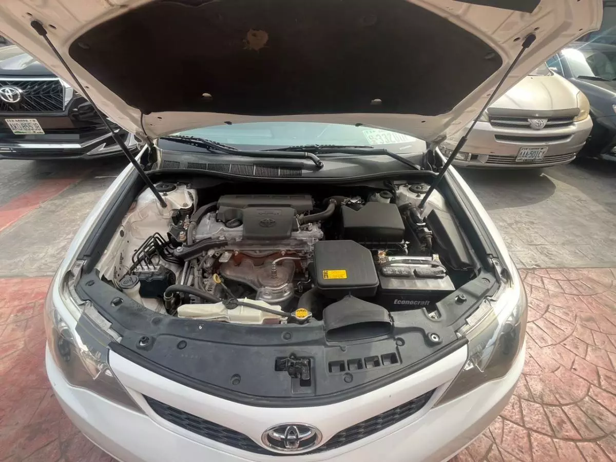 Toyota Camry   - 2012