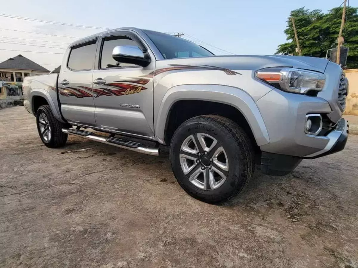 Toyota Tacoma   - 2017