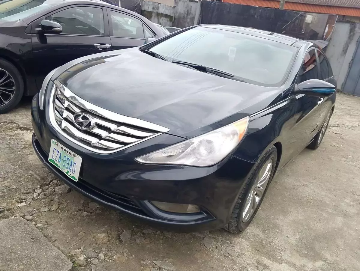 Hyundai Sonata   - 2012