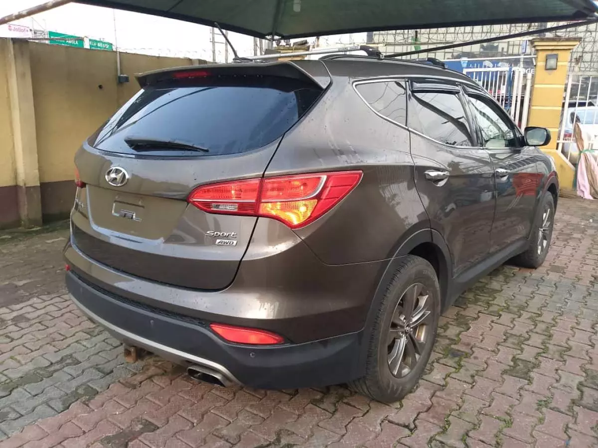 Hyundai Santa Fe   - 2014