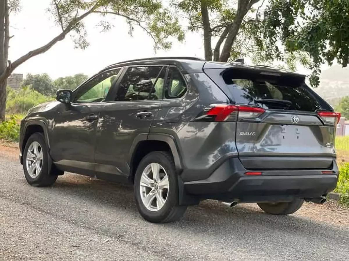 Toyota RAV 4   - 2019