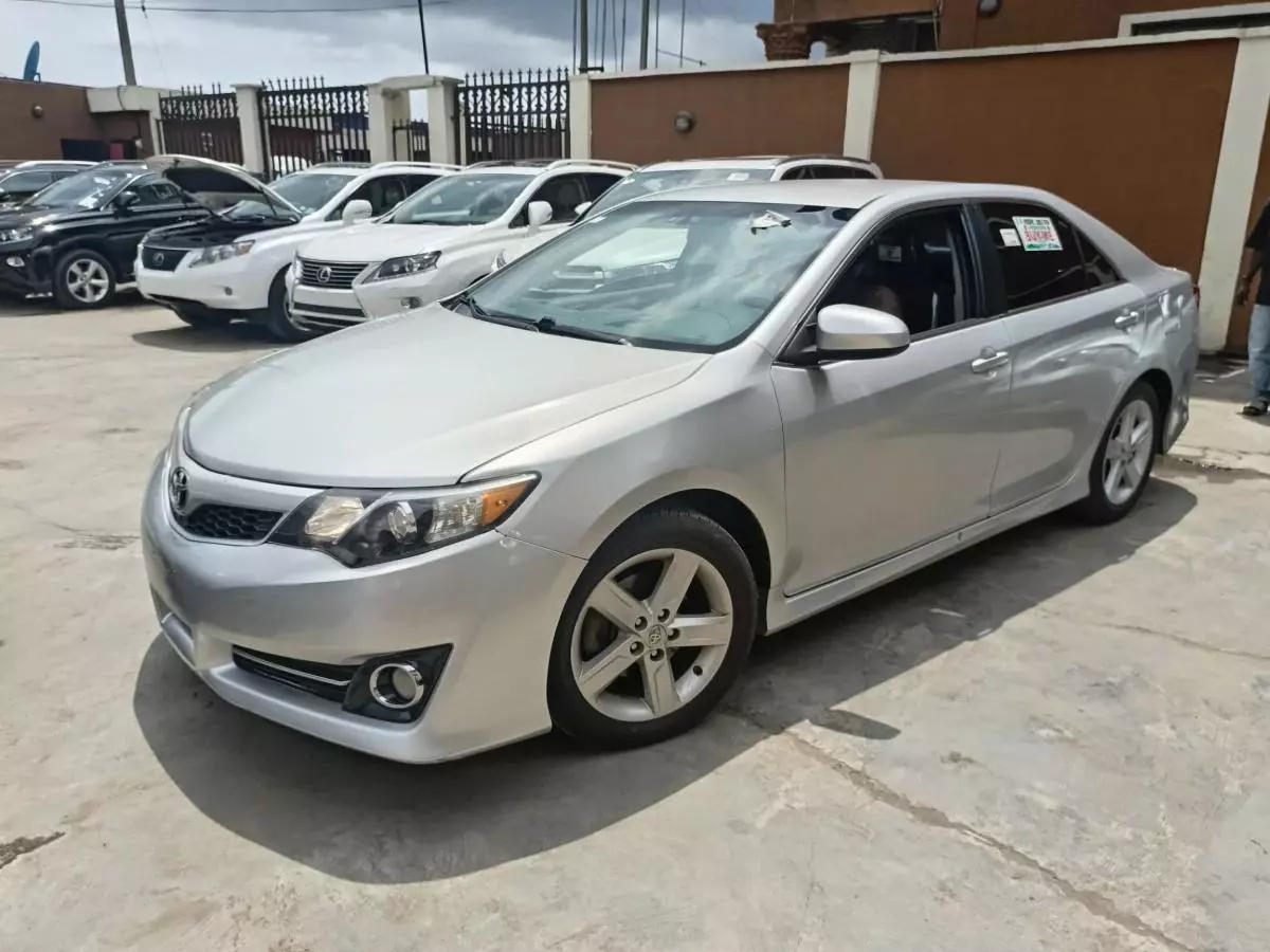 Toyota Camry   - 2014