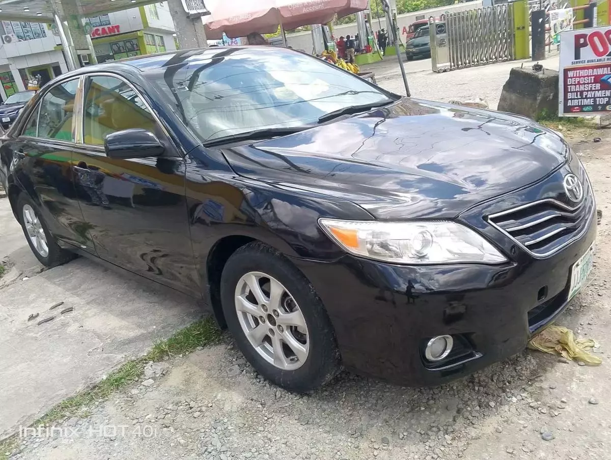 Toyota Camry   - 2010