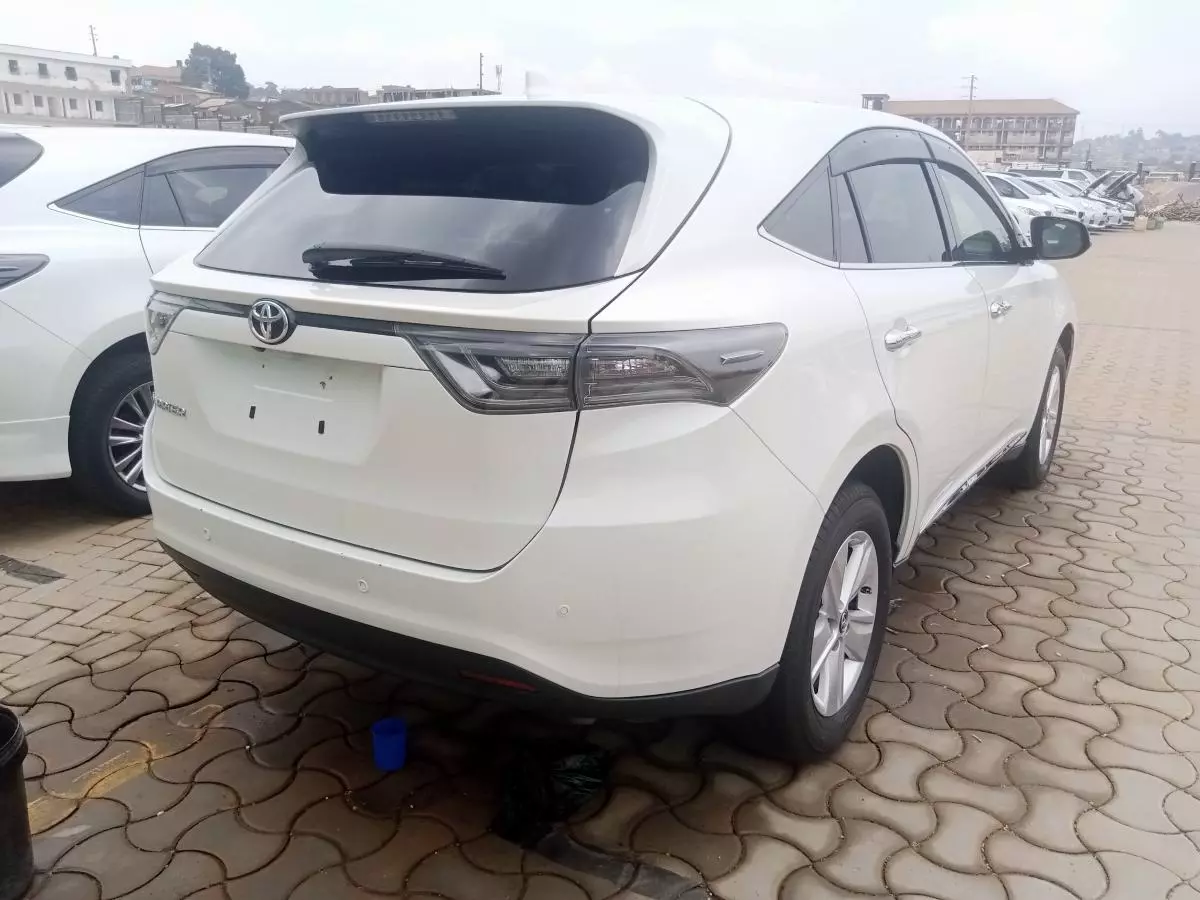 Toyota Harrier   - 2016