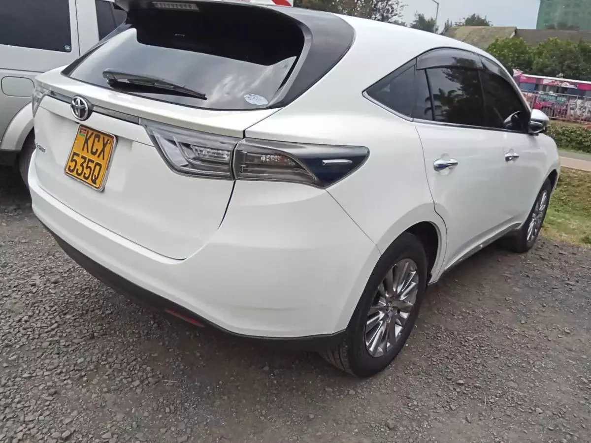 Toyota Harrier   - 2013