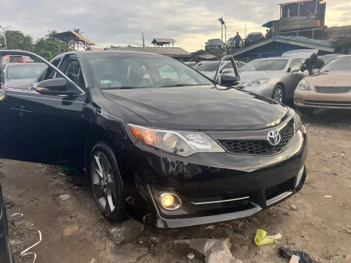 Toyota Camry   - 2013