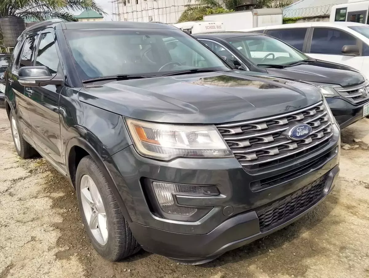 Ford Explorer   - 2016