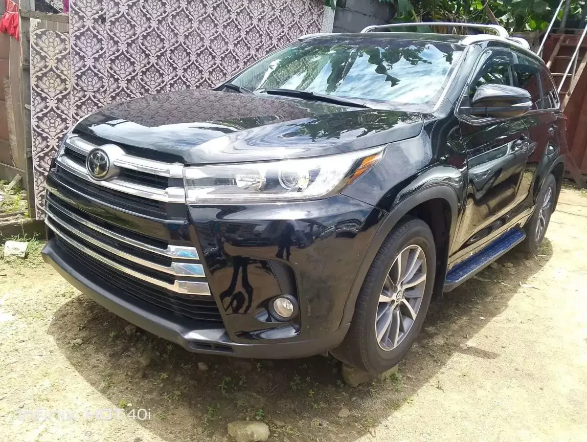 Toyota Highlander   - 2017