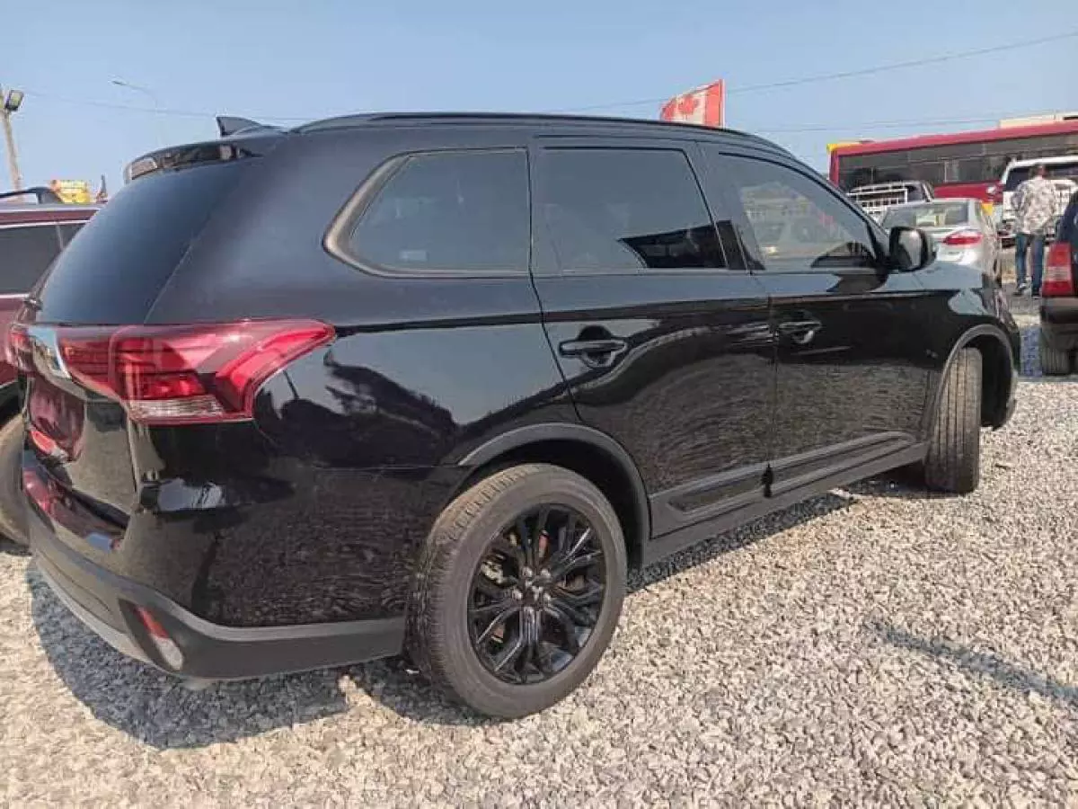 Mitsubishi OUTLANDER   - 2019