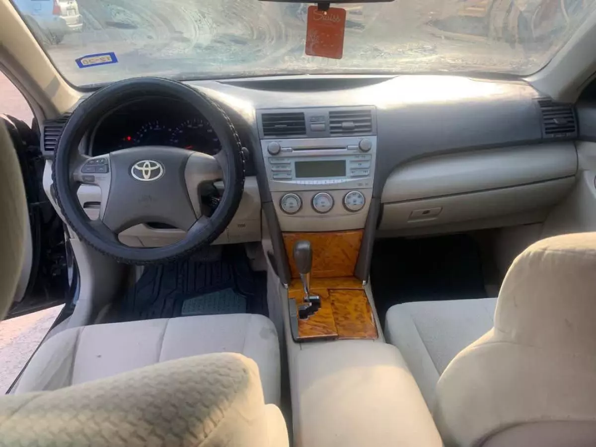 Toyota Camry   - 2011