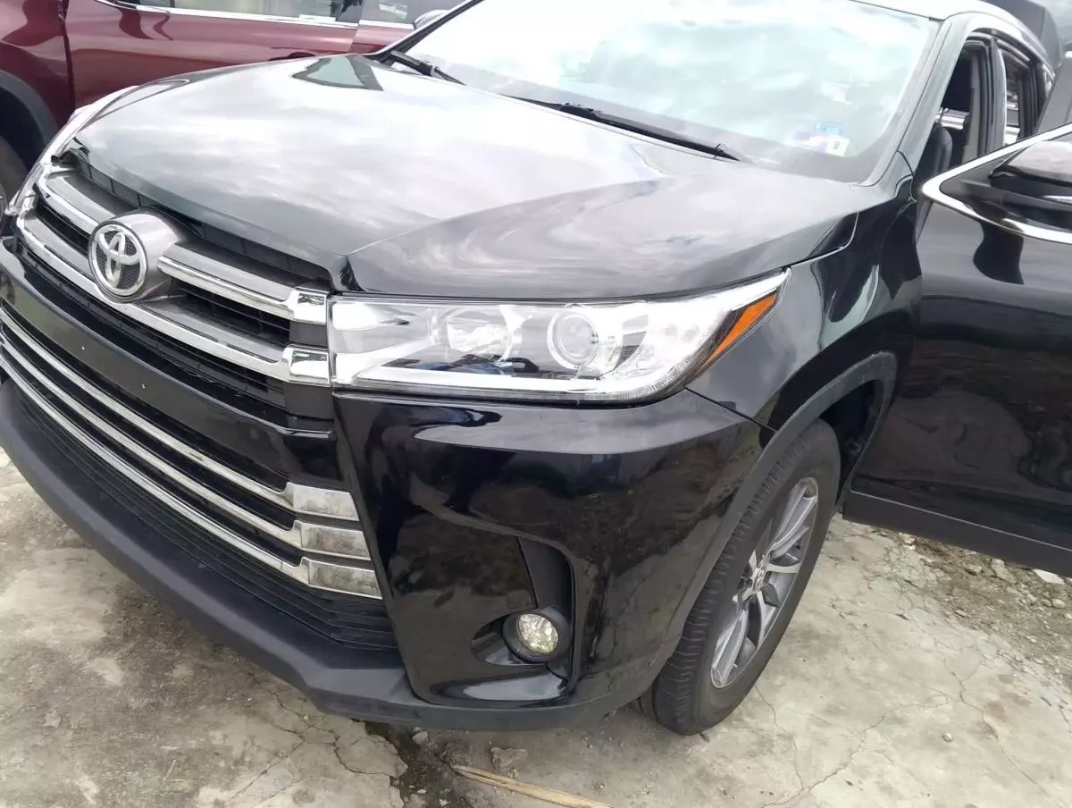 Toyota Highlander   - 2019