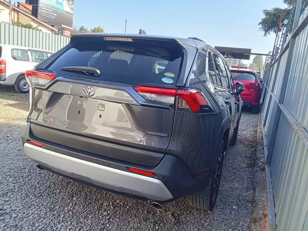 Toyota RAV 4   - 2019