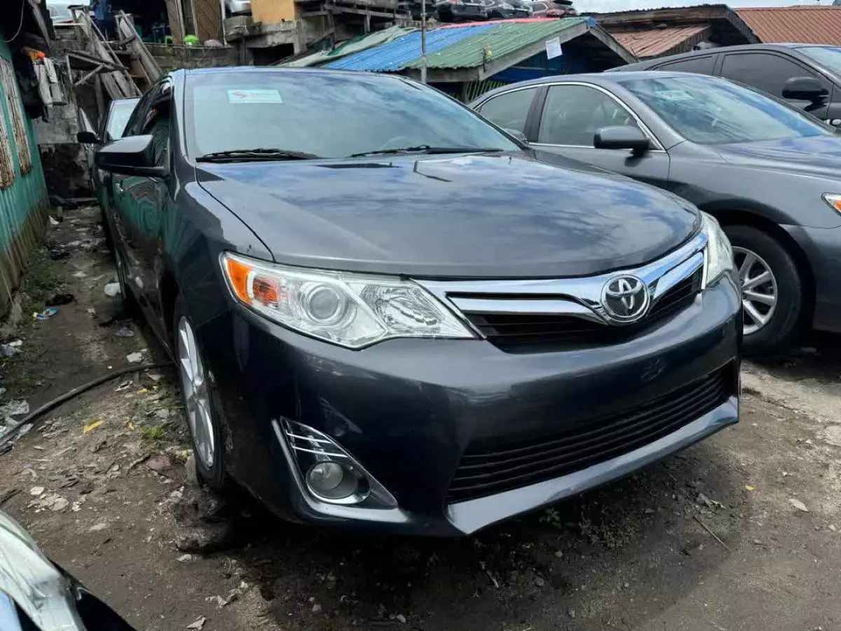 Toyota Camry   - 2012