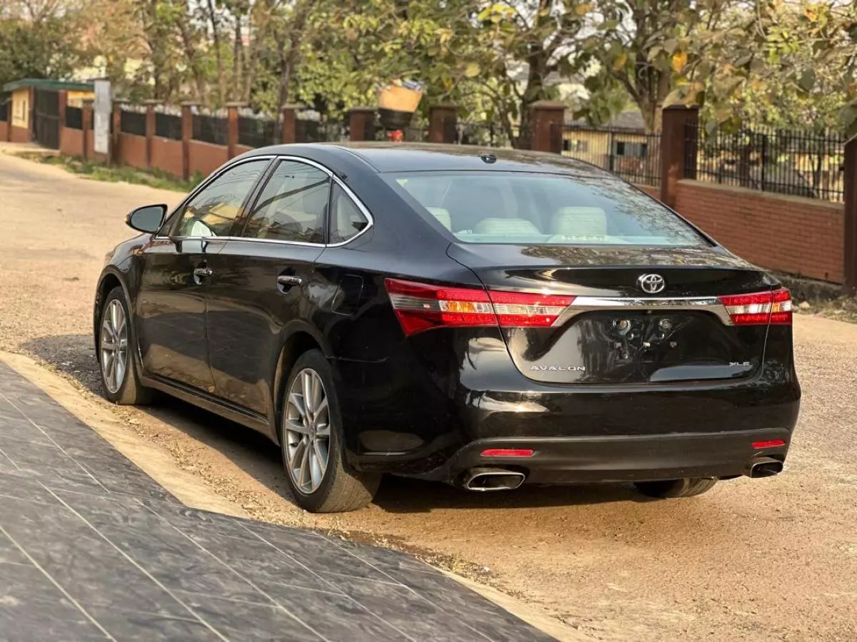 Toyota Avalon   - 2014