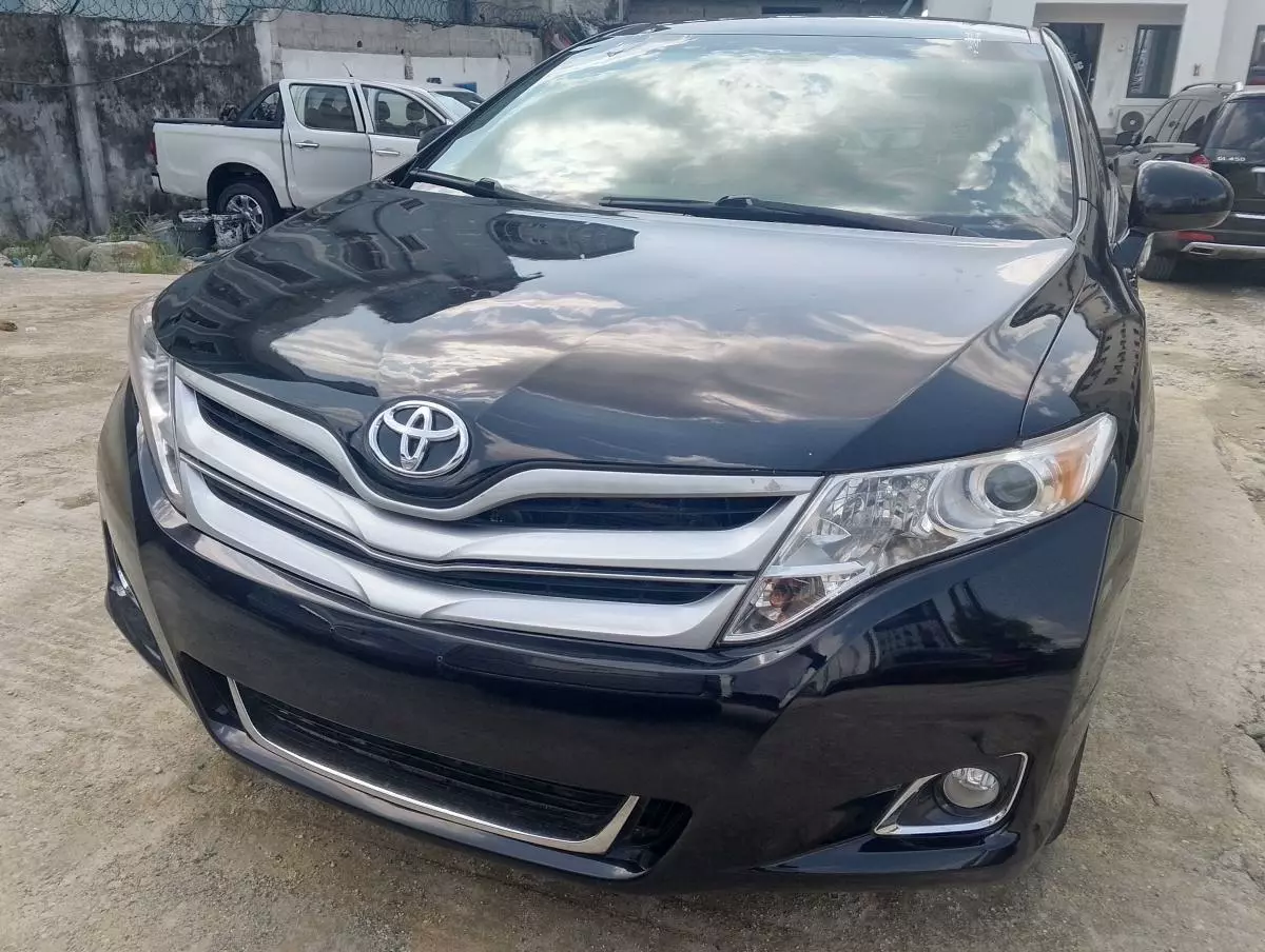 Toyota Venza   - 2012