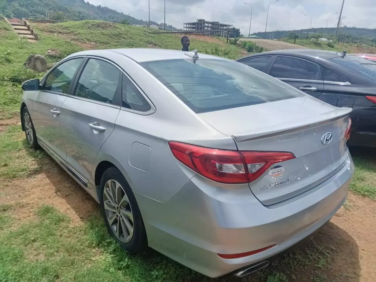 Hyundai Sonata   - 2015