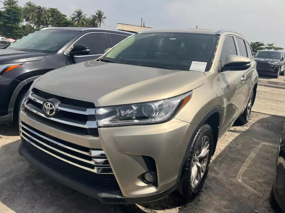 Toyota Highlander   - 2014