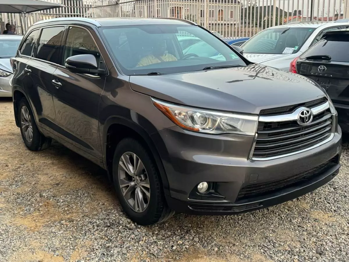 Toyota Highlander   - 2016