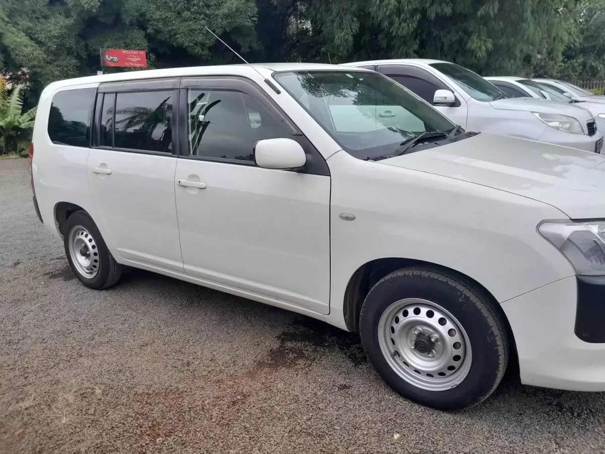 Toyota Succeed  - 2015