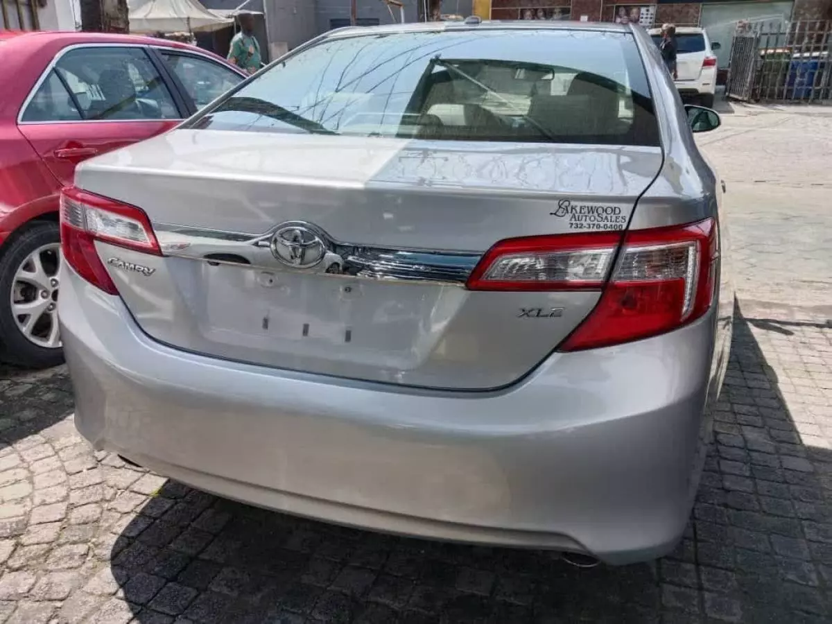 Toyota Camry   - 2012