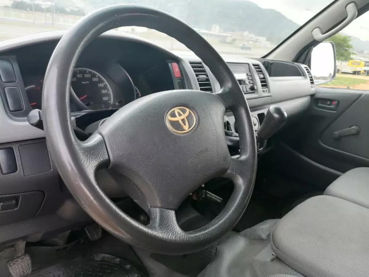 Toyota Hiace - 2011