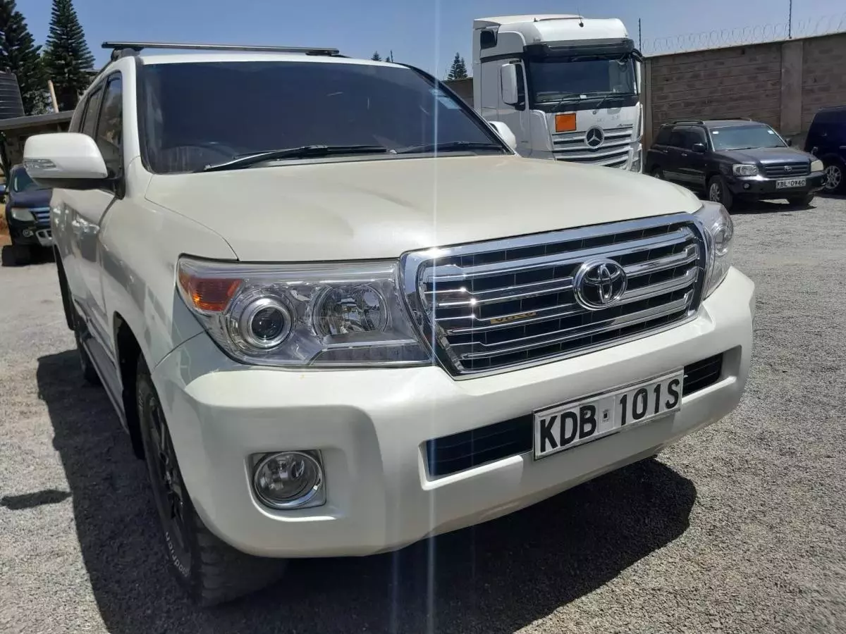 Toyota Land Cruiser - 2013